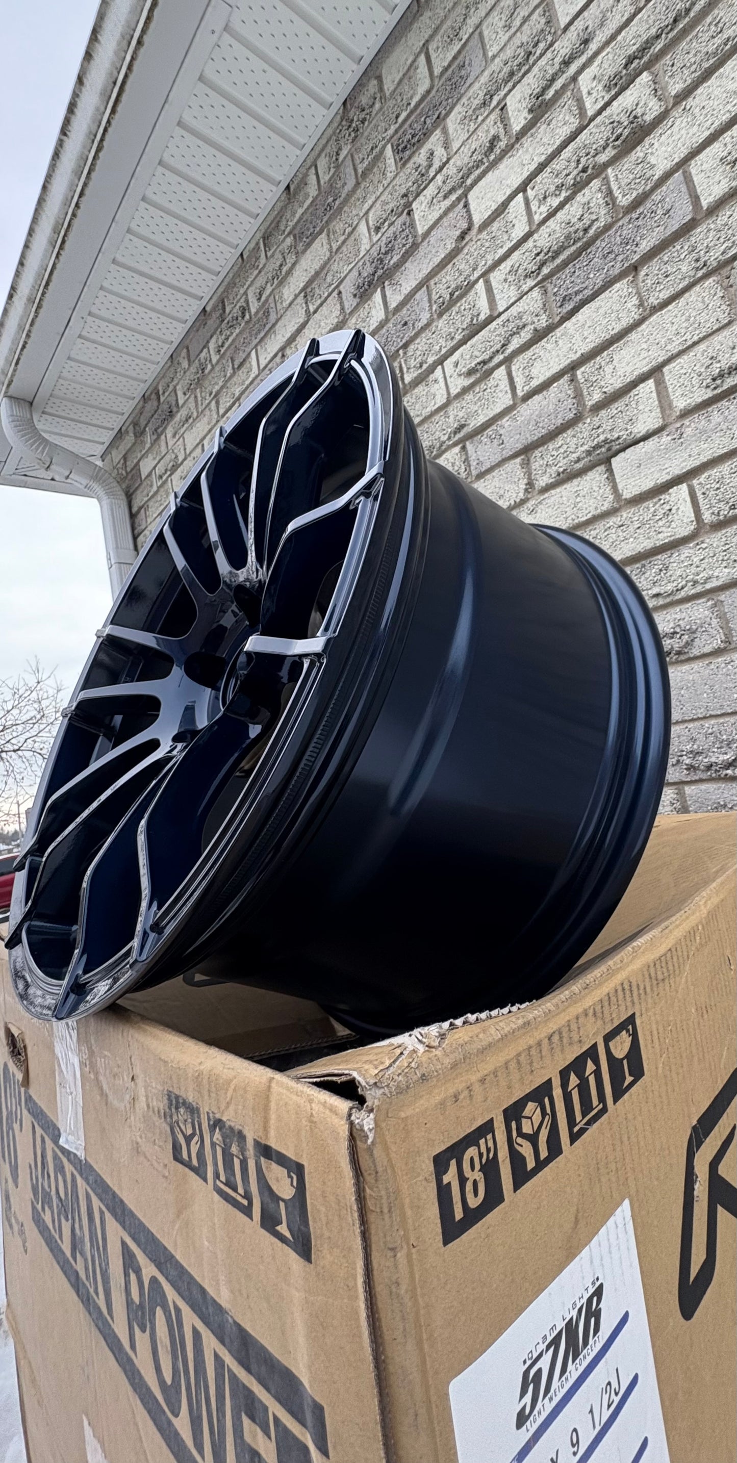 TrackStuff Special - Rays Gram Lights 57XR Eternal Blue Pearl | 18x9.5 +38 5x114.3